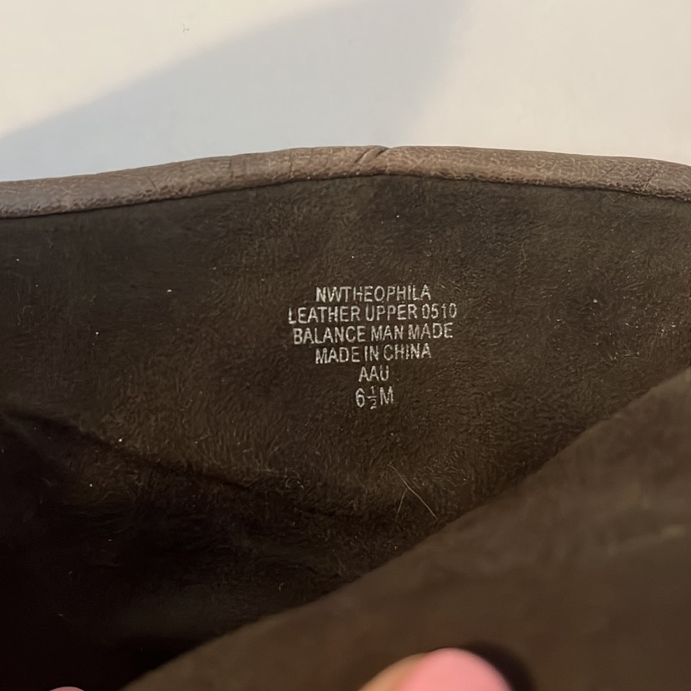 Nine West Theophilia Leather Ankle Booties size 6.5 in Gray with hint of olive - Picture 7 of 7